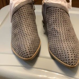 New never worn size 5 1/2